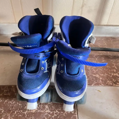 حذاء سكيت رياضي ازرق