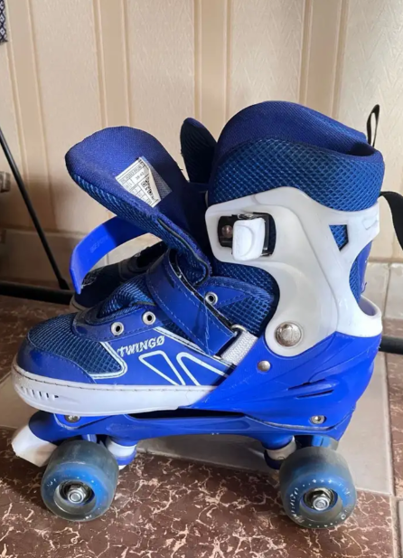 حذاء سكيت رياضي ازرق